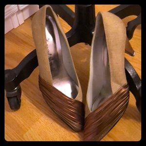 Beautiful vintage heels, size 8.  Margaret Jerrold